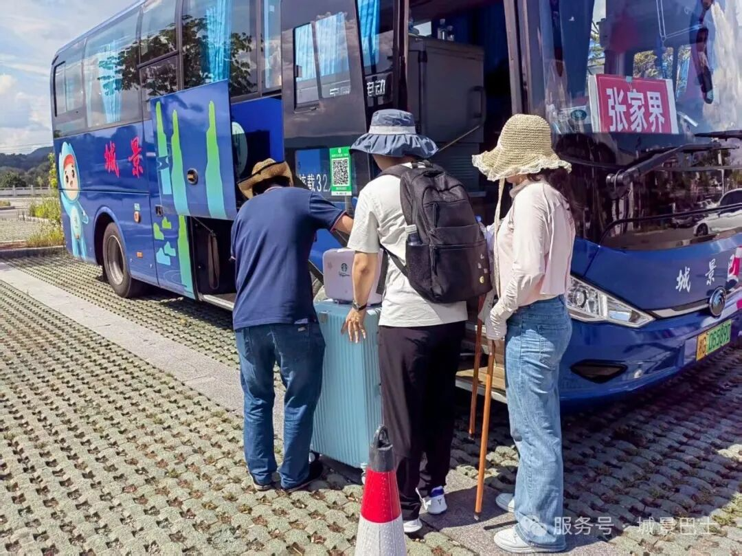 张家界城景巴士亮相 CCTV4，成为夏日文旅新场景示范案例