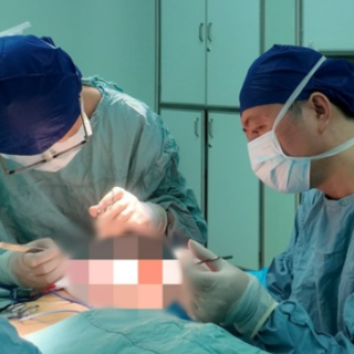 7岁女童与宠物嬉戏致面部重伤 专家提醒:面部外伤治疗莫“粗放”