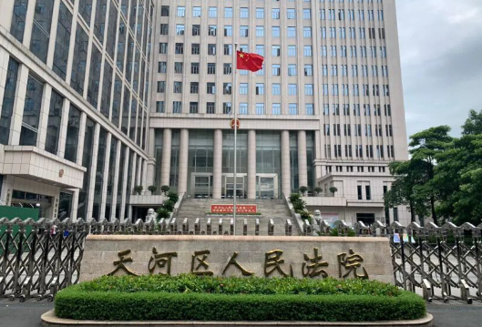 大学生逛街遭女子搭讪打牌，遇出千被骗1.2万，拒付后遭胁迫人脸贷款