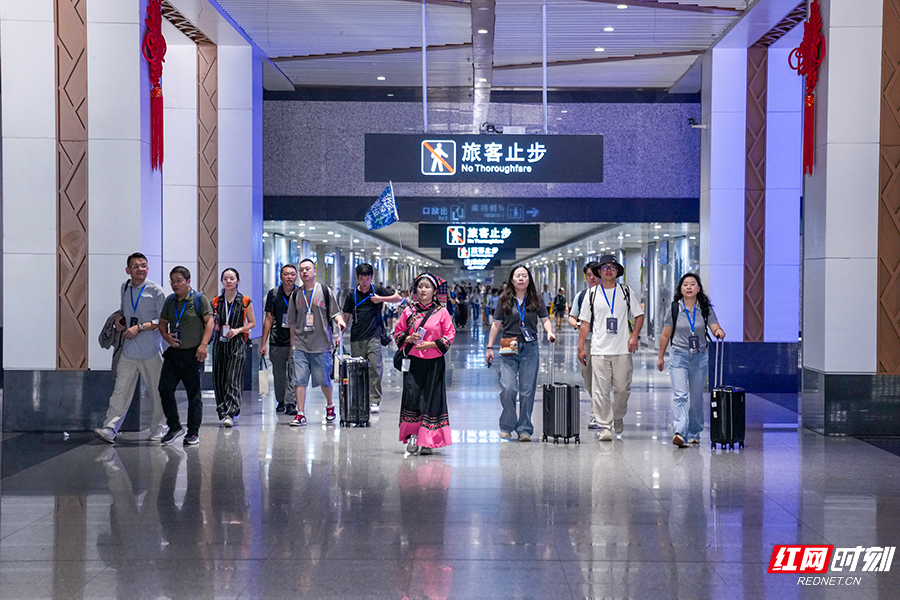 “南方列车·白云号”试运营 为张家界入境旅游打开全新通道