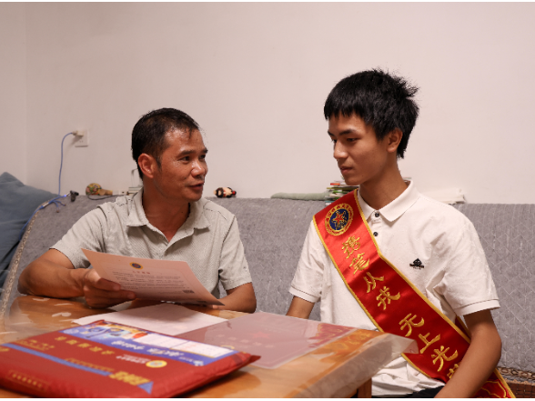 江永：何福明走访慰问全县高考优秀学子