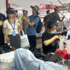 20秒一件广场舞服,这对父子“舞”进亿万人大市场 |“湘” 当自觉自信自强