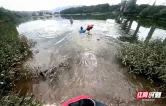 少年赌气涉水遇险 茶陵公安民辅警紧急跳水救人