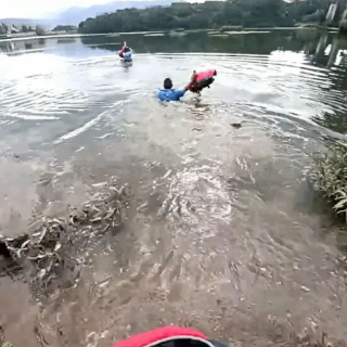 少年赌气涉水遇险 茶陵公安民辅警紧急跳水救人