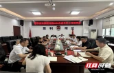慈利县法律顾问团2026年度半年工作讲评会召开