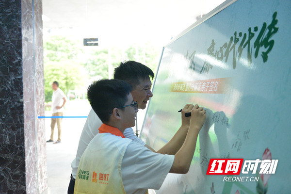 形成“职工亮诺、孩子见证、亲子共守”的完整教育闭环_副本.jpg