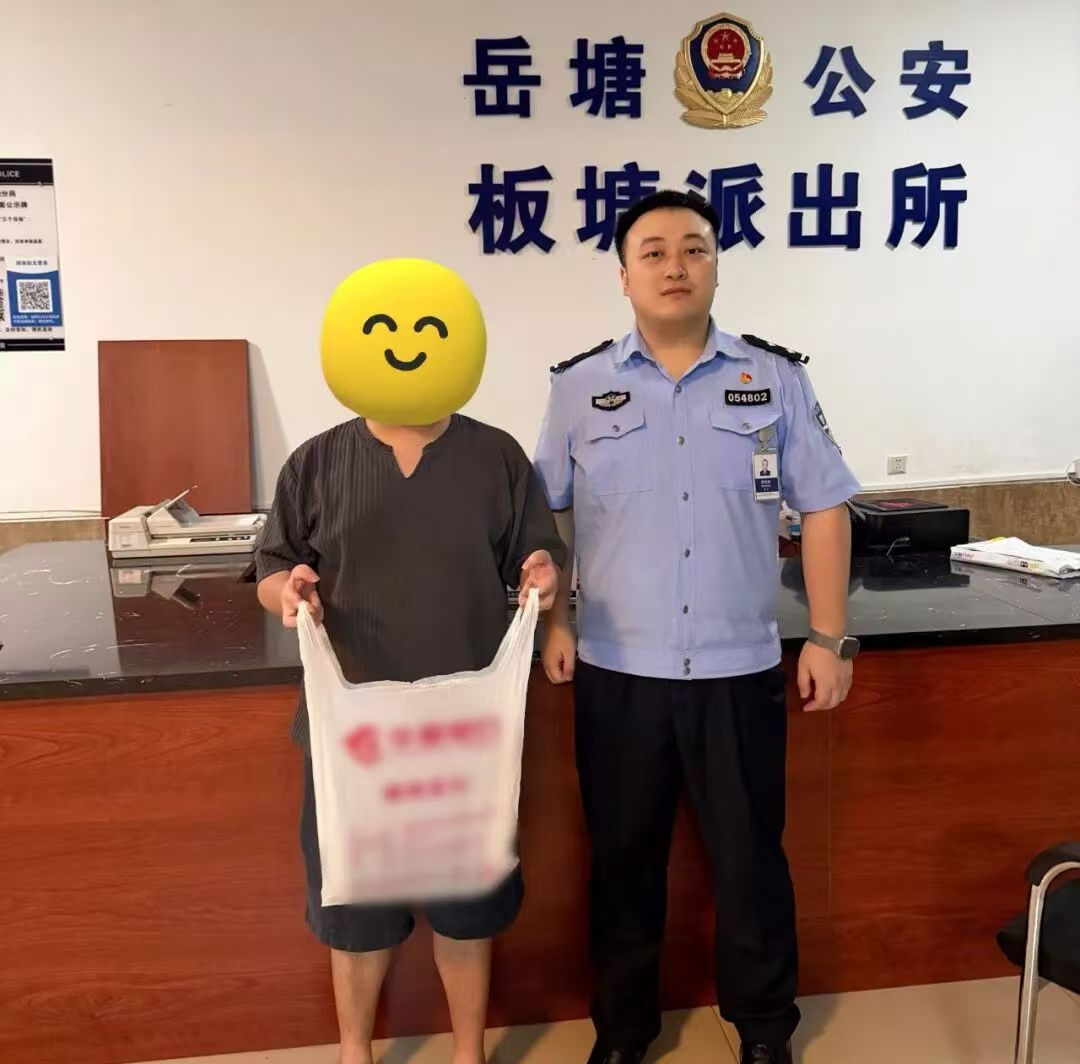 湘潭：清理老房翻出148发子弹 祖孙俩主动上交派出所