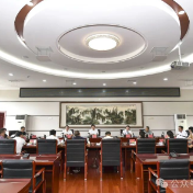 贺辉主持召开“两代表一委员”座谈会 征求对市第九次党代会报告的意见建议