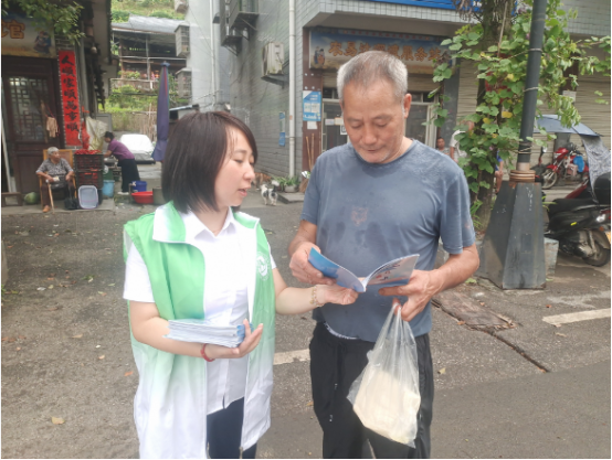 【深渡苗族乡】赶集宣讲聚人气 入户走访暖民心  苗乡扎实开展社会救助政策宣传活动