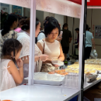衡阳:月饼市场提前升温 本土酥薄月成爆款