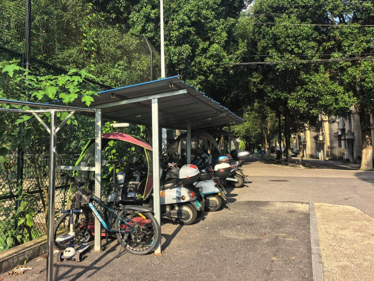 雨湖区万楼街道疏堵结合破解小区充电难题