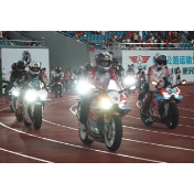 视频丨自家门口，排面拉满！冠军机车托举冠军队伍，燃爆怀化主场！
