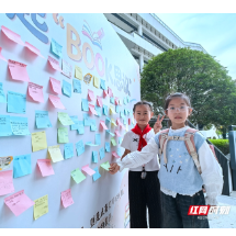 连廊织就书香星河！武陵区第三小学千书共赴阅读之约