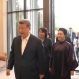 视频丨习近平同吉尔吉斯斯坦总统小范围晤谈