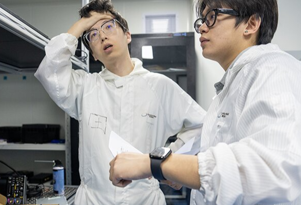组图丨青春向“微”处，逐光量子科技