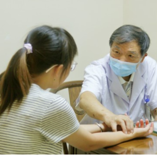 不挤大医院,社区诊所如何答好优质医疗下沉这道题