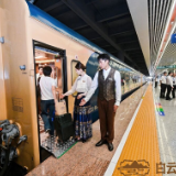 全国首列中式书香门第主题品质型旅游列车“南方列车·白云号”试运营
