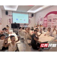 青邻·夜校暑期课堂收官 双语趣味学环保赋能青少年成长