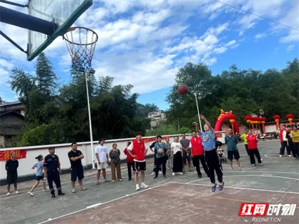 慈利县象市镇三桥村：“葡萄杯”趣味开赛，党群阵地烟火气十足