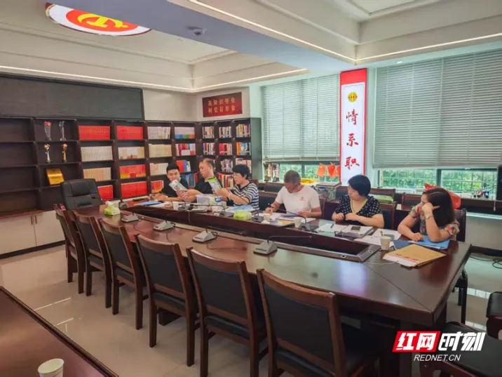 临武县纪委严督“送清凉”行动 暑季关爱逾千人