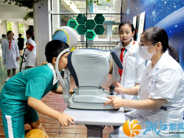 测视力、玩转盘、找穴位……博才卓越小学开学活动“睛”彩连连