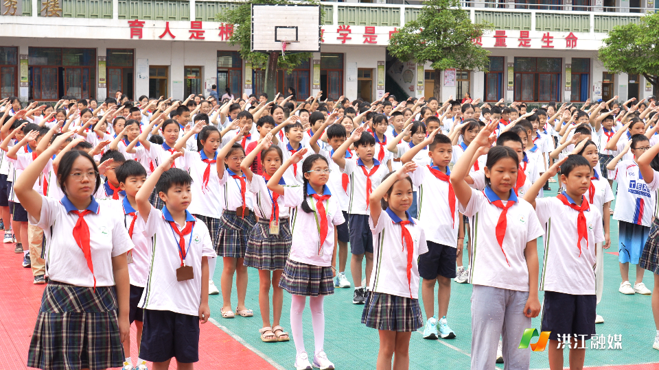 开启新征程 共筑校园梦——黔城完小举行2026年秋季开学典礼