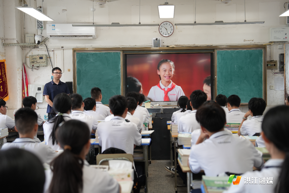 开学第一课 赓续红色血脉 一心向着共产党