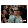 无臂学子李清灵“湘超”现场感受拼搏力量