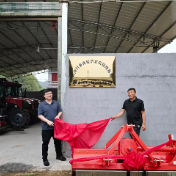 永定区谢家垭乡青湾村集体经济农机运维基地正式揭牌
