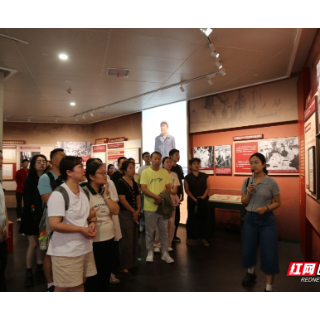 湘潭大学马克思主义学院开展新生家长观光活动