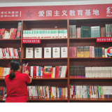 道县新华书店为何宝珍故里特色农家书屋配送新书