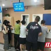 司机强忍剧痛求助,株洲高速“路灯”全程陪同就医守护