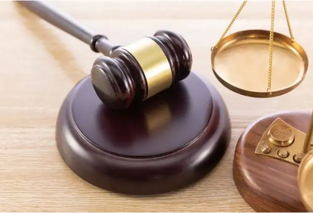 保险公司赔偿车辆自燃所毁货物后向谁追偿？法院：挂车登记方未参与实际经营，不应担责，承运人承担赔偿责任