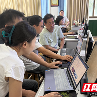 株洲市十三中开展教师人工智能素养全员培训