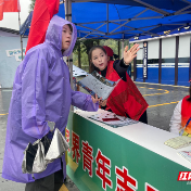 那抹身边的“红”，绽放在山水志愿服务一线