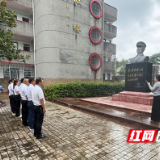 醴陵八中:冒雨追思英烈志 赓续血脉铸忠魂