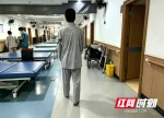 28岁小伙刷搞笑视频时脑出血，康复干预后终可步行