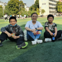 老师风采丨何沧桑:用二十五载书写教育初心 用行动铸就师者之魂