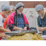 湖南宁远：手工柴火月饼飘香迎中秋（组图）