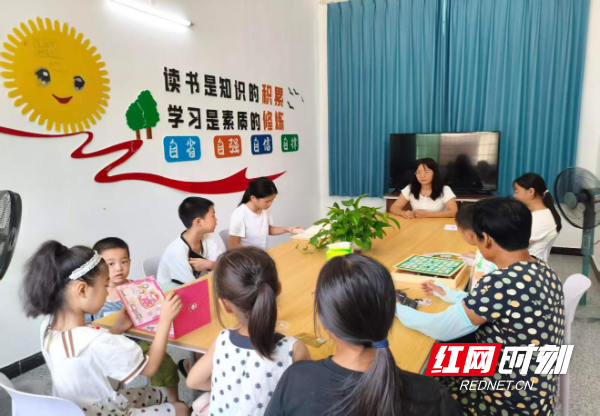 七里桥镇吴家坪村开展农家书屋阅读活动.png