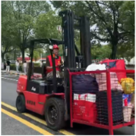 入学即惊喜!三一职院连续六年用叉车迎新