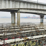 首个围堰完成水下封底 长赣高铁长沙湘江铁路特大桥主桥进入承台施工阶段