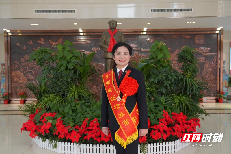 图为吴浪平获评全国模范检察官载誉归来.jpg