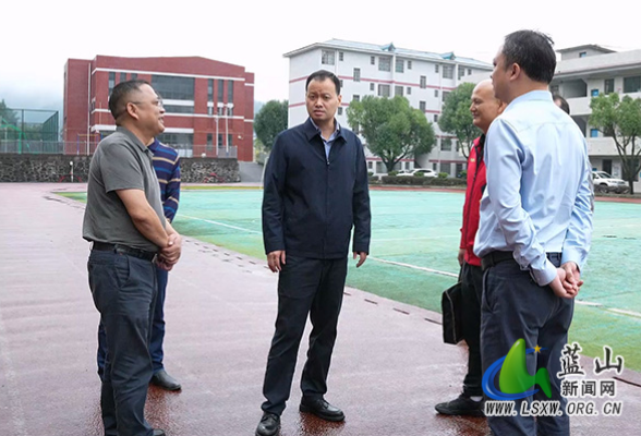 蓝山：曾艺调研乡镇中学教育工作