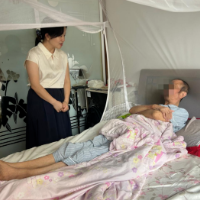 从卧床拒医到术后下地 家庭医生三次上门解开老人“心结”