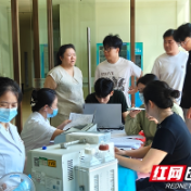 两天106人献血41000毫升,张家界市人民医院医务人员为生命"挽袖"
