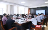 李佳谕参加市12345热线“领导接听日”活动