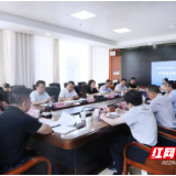 李佳谕参加市12345热线“领导接听日”活动