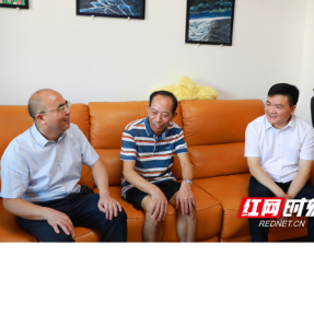 湖南环境生物职院开展走访慰问老教师活动