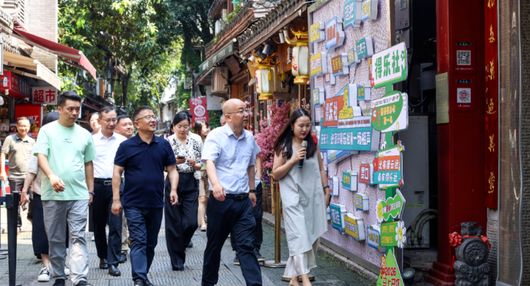 乐奕在长沙市开展新大众文艺工作调研